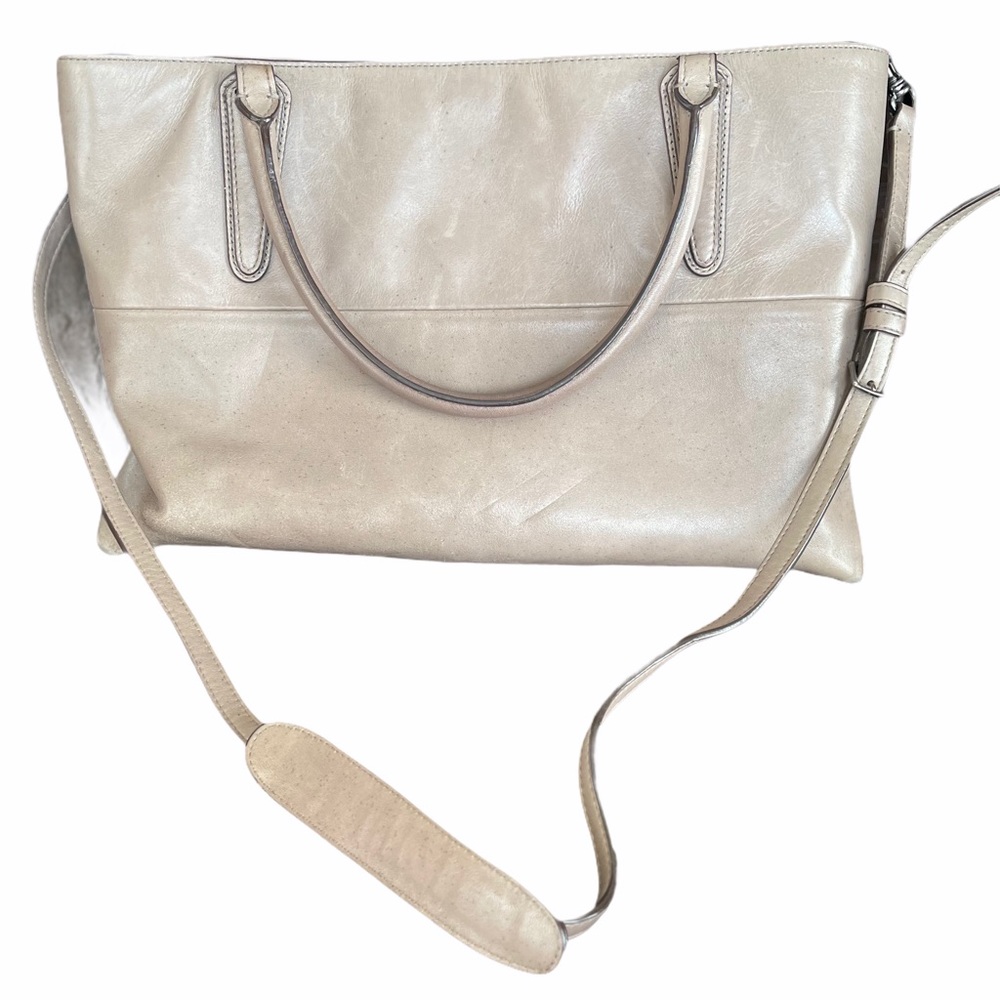 COACH Taupe 3 Pocket Purse Pre-Owned Magnet Close - Picture 3 of 14